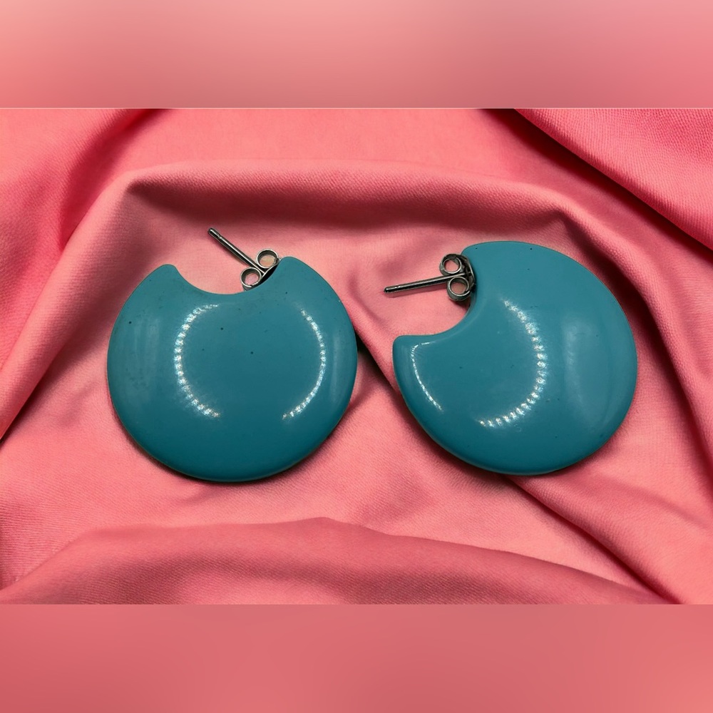 RETRO DISK SHAPED ACRYLIC PIERCED EARRINGS TEAL BLUE